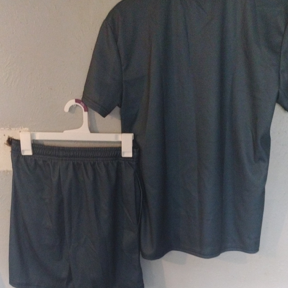 Tropical Vibes: Dark Green Palm Tree T-Shirt & Shorts Set (XS) - Picture 3 of 5